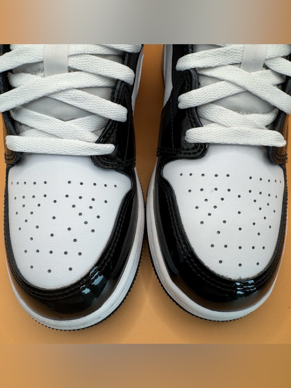 Nike Air Jordan 1 Mid SE Black Gold Patent Women’s 7 (5.5Y) Worn Once - Picture 6 of 16